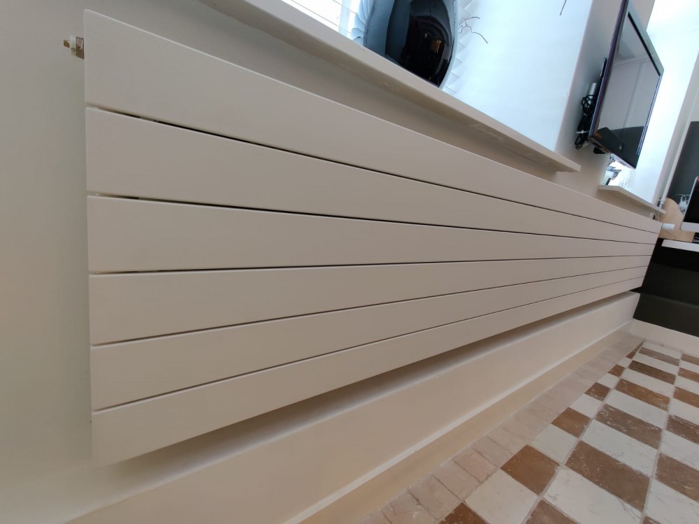 Kerkbank kiespijn Wieg Horizontale lamellen radiator Designradiator.nl levert de mooiste  designradiatoren voor badkamer, woonkamer, keuken, slaapkamer en hal.