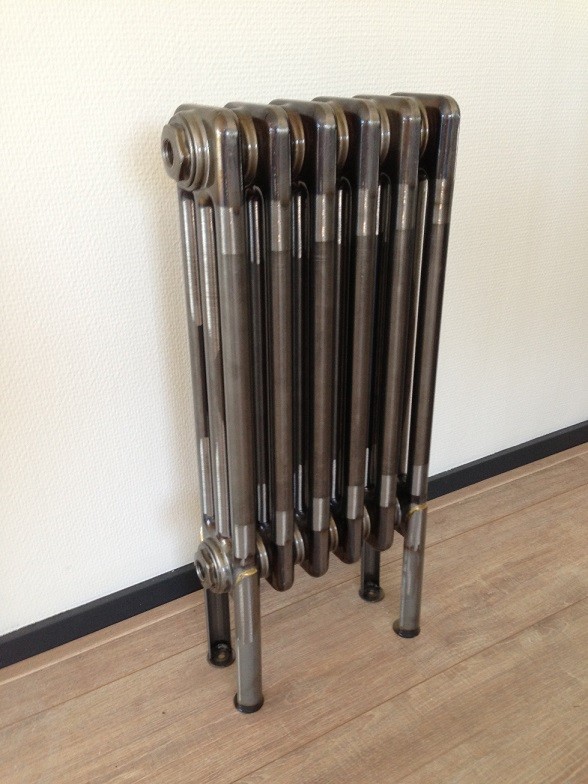 Classic radiator op pootjes (in blanke lak)
