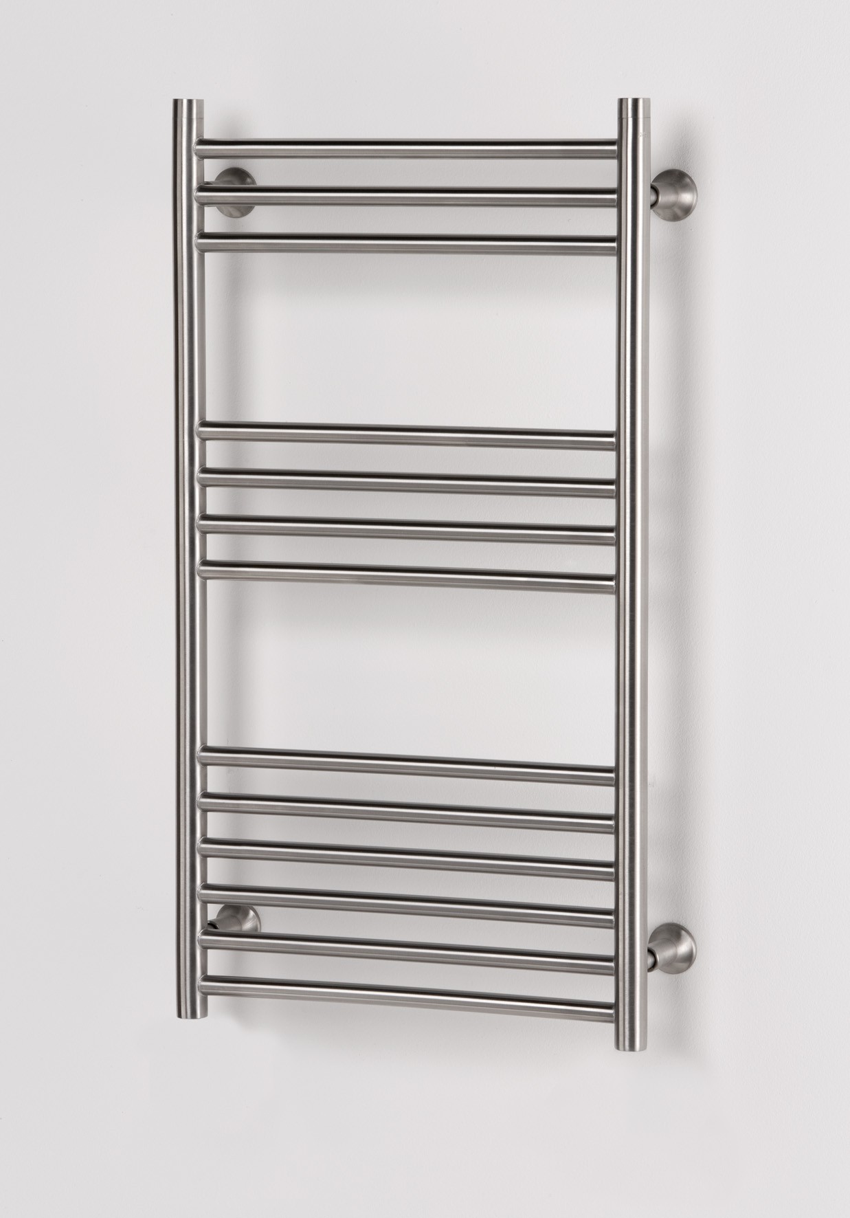 Tora rvs designradiator met ronde buizen de mooiste designradiatoren voor badkamer, woonkamer, keuken, slaapkamer en hal.