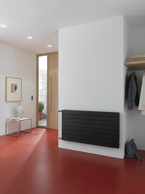 Horizontale lamellen radiator zwart
