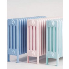 Classic designradiator op standconsoles / pootjes